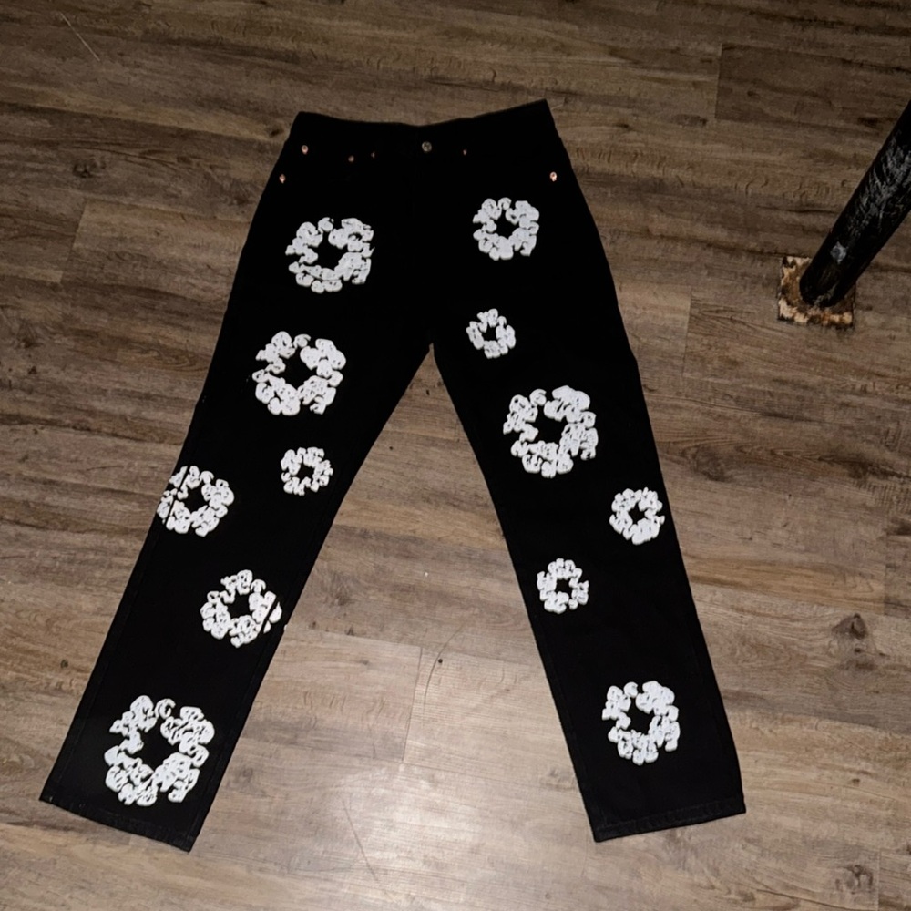 Denim Tears "black" 

Size 30L-30W